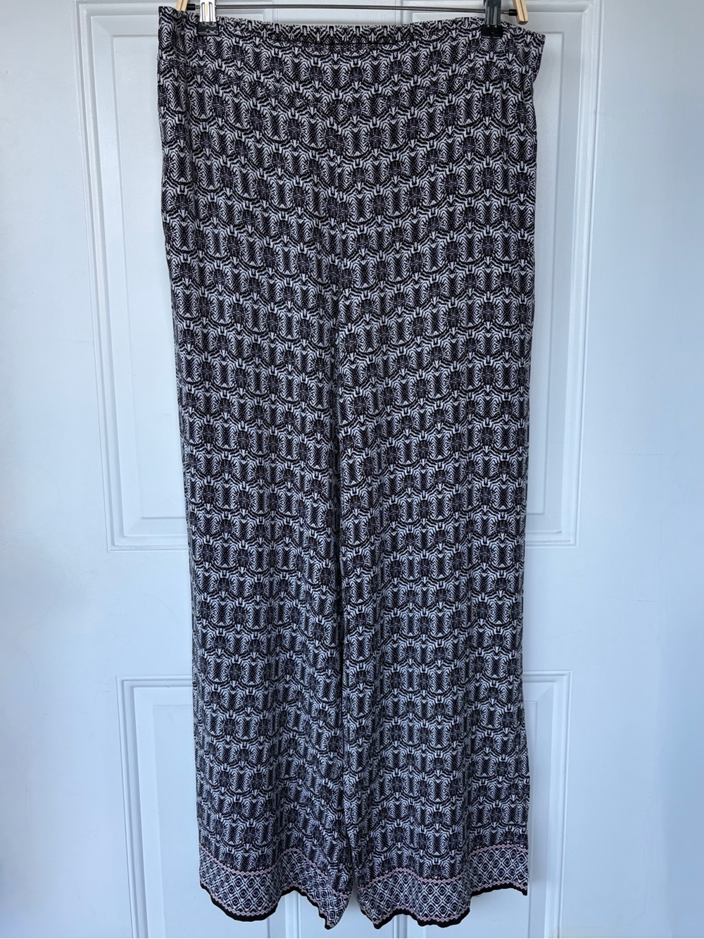 •Max Studio• Black/White Geometric Patterned Rayon Pants - Size XL